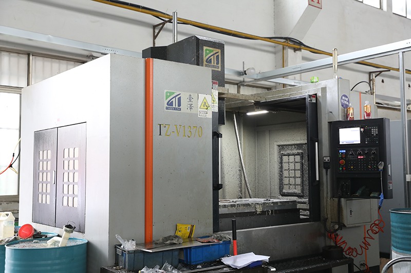 CNC three-axis vertical machining center TZ-V1370